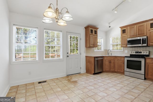 12 Buckland Court, White, GA 30184