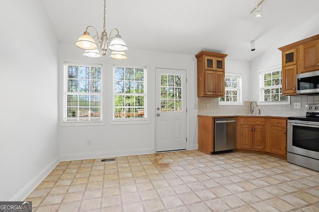 12 Buckland Court, White, GA 30184