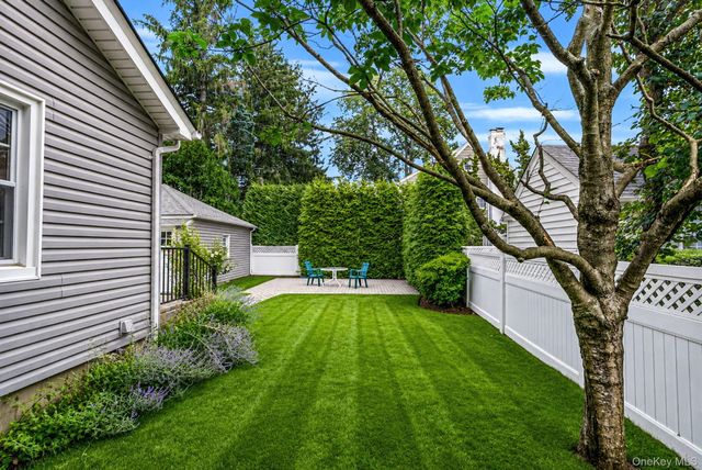 34 Drake Street, Malverne, NY 11565
