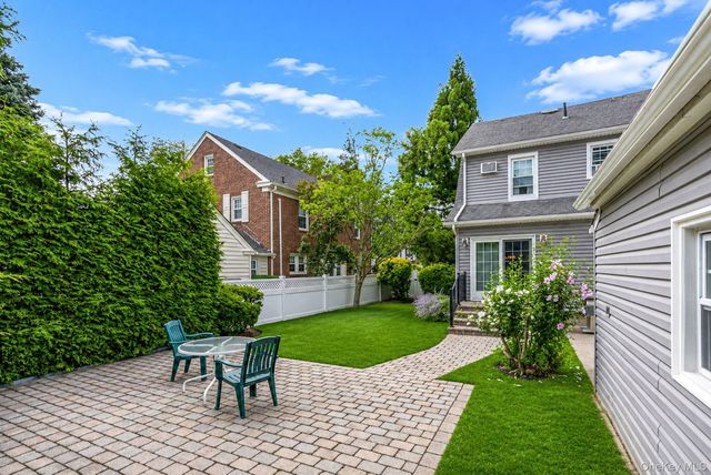 34 Drake Street, Malverne, NY 11565