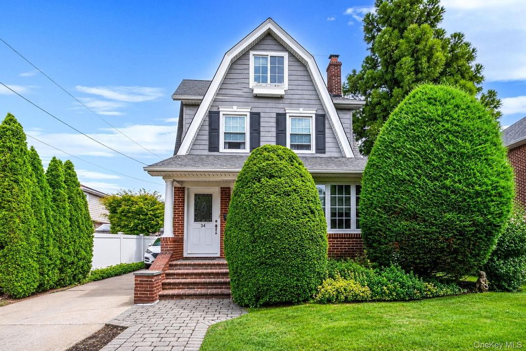 34 Drake Street, Malverne, NY 11565