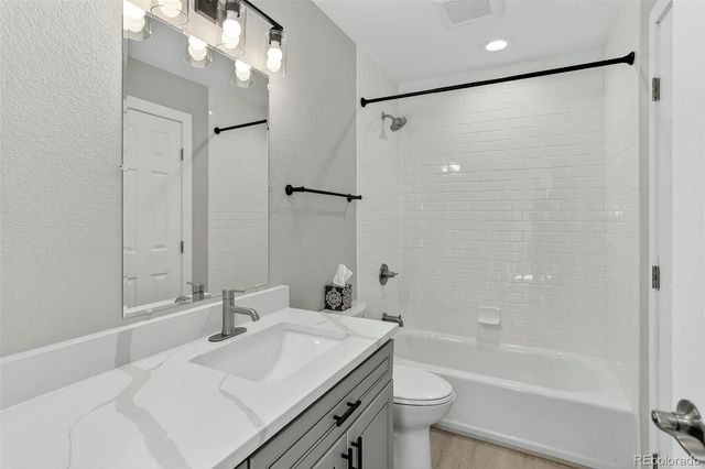 2301 E Fremont Avenue S02, Centennial, CO 80122