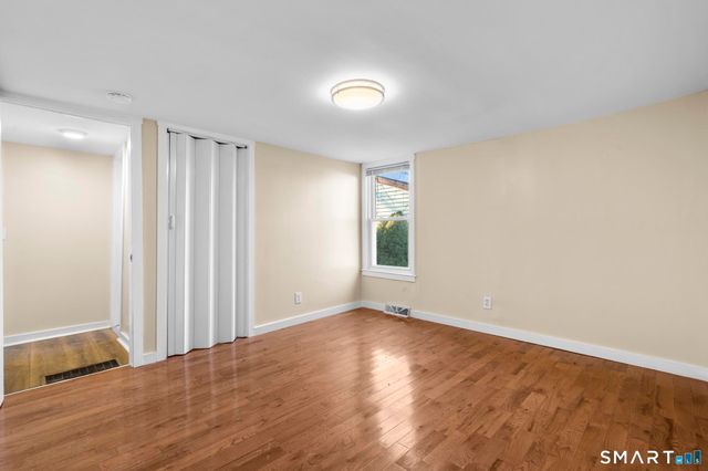 7 Ipswich Street, West Haven, CT 06516