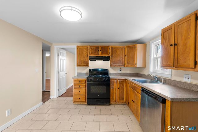 7 Ipswich Street, West Haven, CT 06516