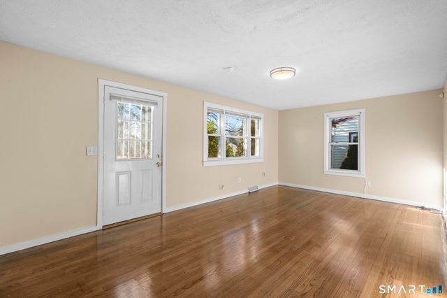 7 Ipswich Street, West Haven, CT 06516