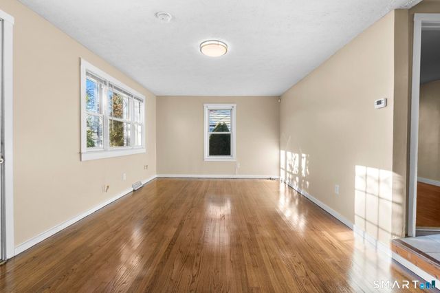 7 Ipswich Street, West Haven, CT 06516