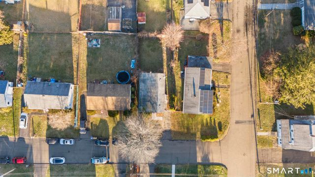 7 Ipswich Street, West Haven, CT 06516