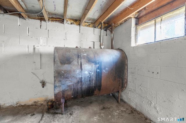 7 Ipswich Street, West Haven, CT 06516