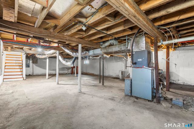 7 Ipswich Street, West Haven, CT 06516