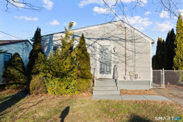 7 Ipswich Street, West Haven, CT 06516