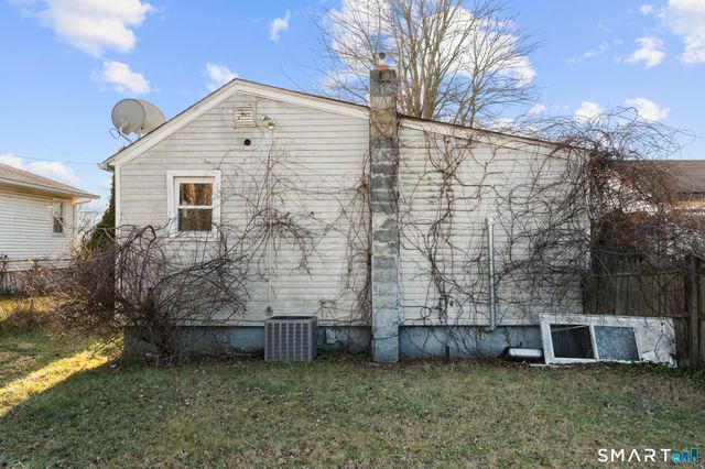 7 Ipswich Street, West Haven, CT 06516