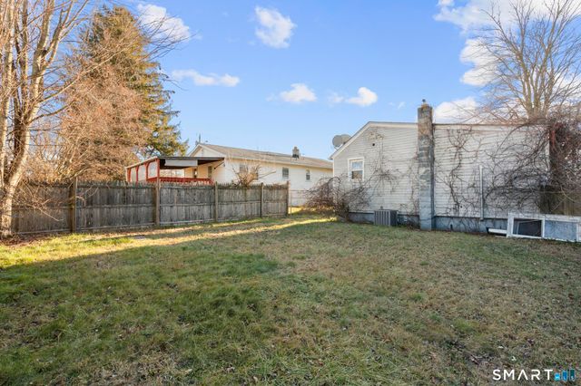 7 Ipswich Street, West Haven, CT 06516