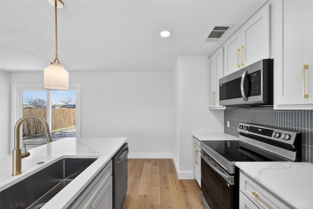 642 Botany Bay Drive, Dallas, TX 75211