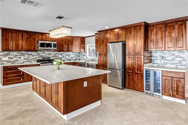 2751 San Carlos, Costa Mesa, CA 92626