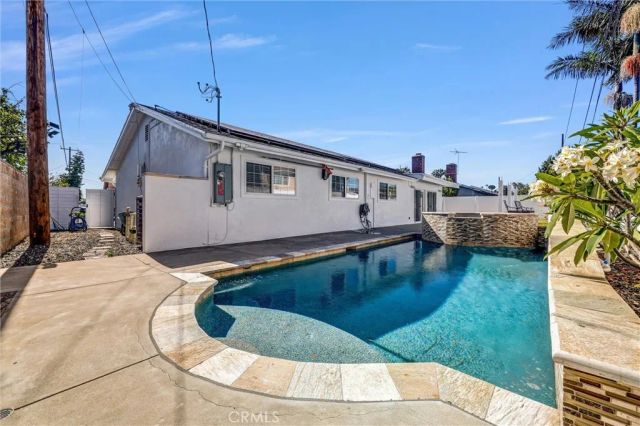 2751 San Carlos, Costa Mesa, CA 92626