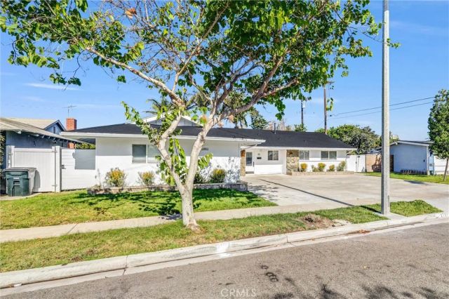 2751 San Carlos, Costa Mesa, CA 92626