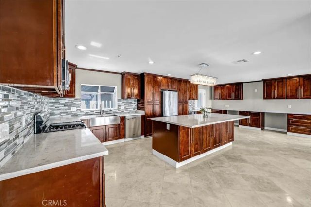2751 San Carlos, Costa Mesa, CA 92626