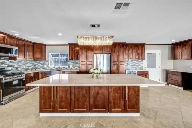 2751 San Carlos, Costa Mesa, CA 92626
