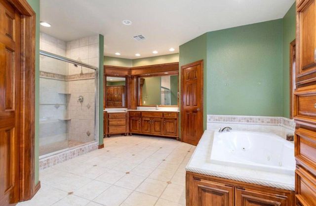 5069 Lake Breeze Road, Grove, OK 74344