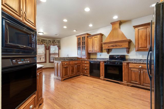 5069 Lake Breeze Road, Grove, OK 74344