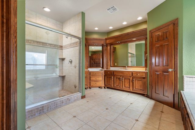 5069 Lake Breeze Road, Grove, OK 74344