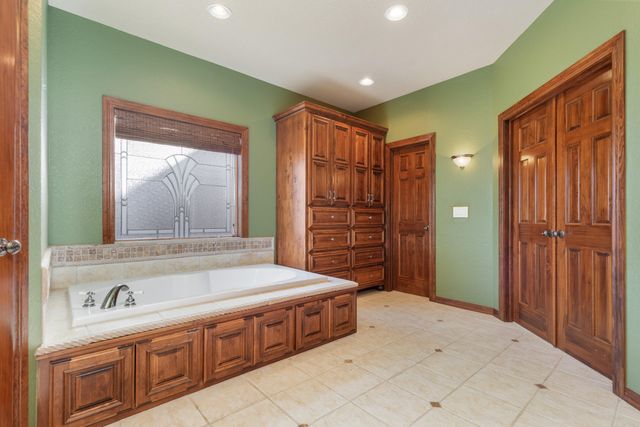 5069 Lake Breeze Road, Grove, OK 74344