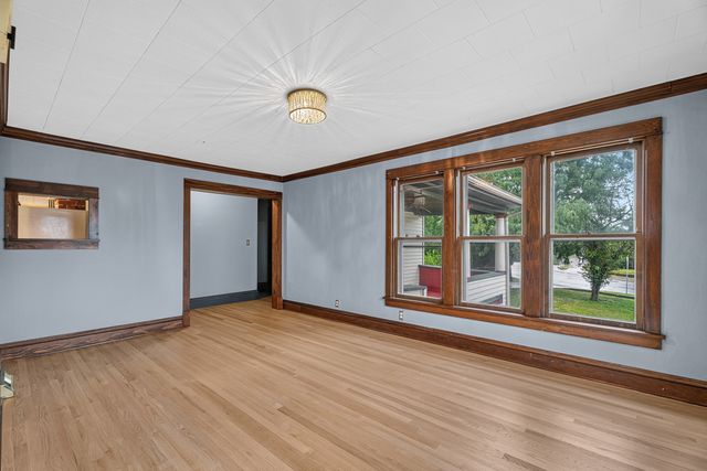 402 Porter Street, Lemont, IL 60439