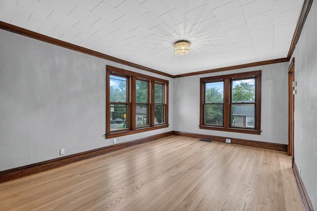 402 Porter Street, Lemont, IL 60439