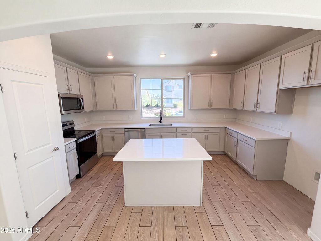 15237 W SHERMAN Street, Goodyear, AZ 85338 — photo 2