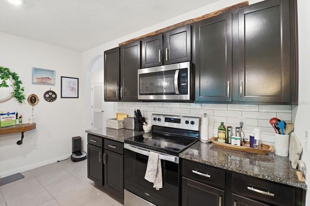 660 HICKORY COURSE LOOP, Ocala, FL 34472