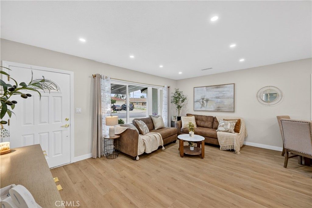 Image 3 of property listing at 5651 Babb, Riverside, CA 92503