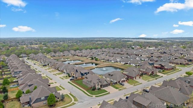 14484 S Lakewood Avenue, Bixby, OK 74008