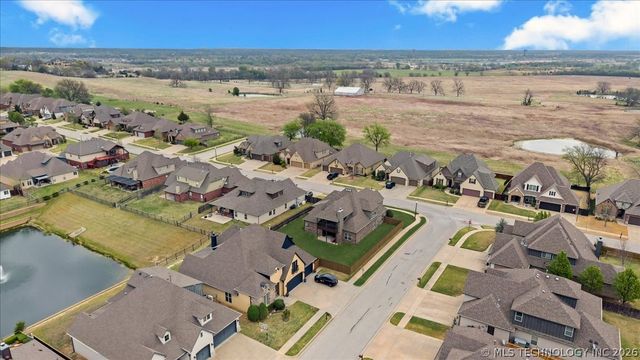 14484 S Lakewood Avenue, Bixby, OK 74008