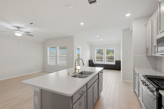 2304 W Winding Pines Drive, Tomball, TX 77375