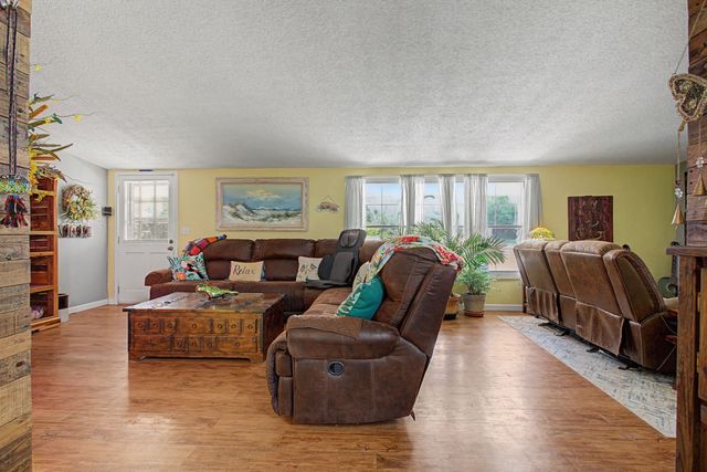 180 Gifford Ln, Hohenwald, TN 38462