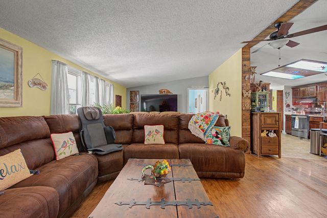 180 Gifford Ln, Hohenwald, TN 38462