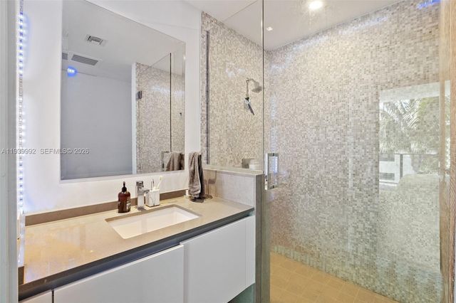 68 SE 6th Street 805, Miami, FL 33131