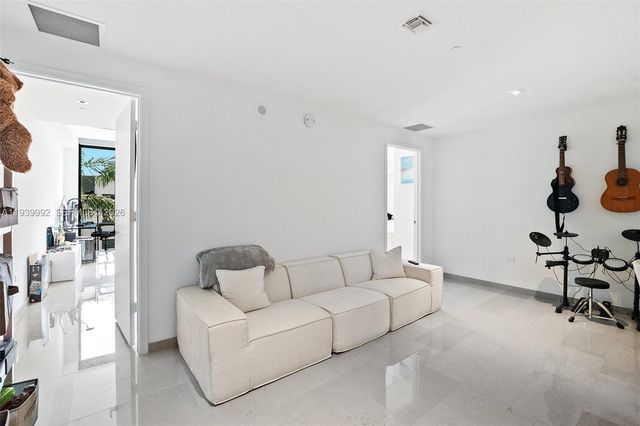 68 SE 6th Street 805, Miami, FL 33131