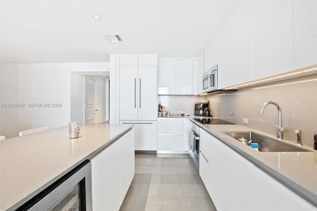 68 SE 6th Street 805, Miami, FL 33131