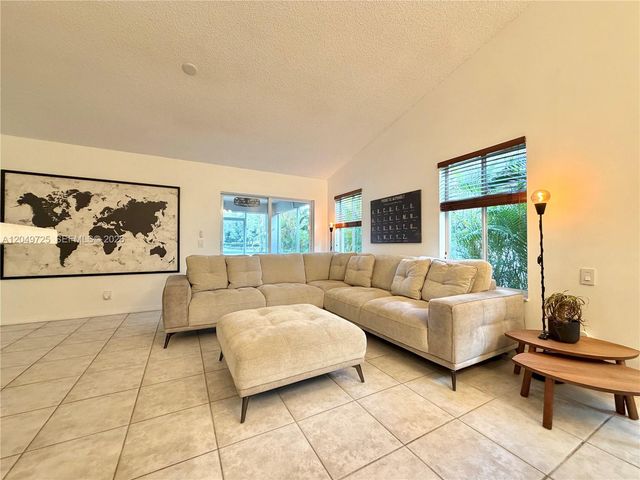 1333 Majesty Ter, Weston, FL 33327