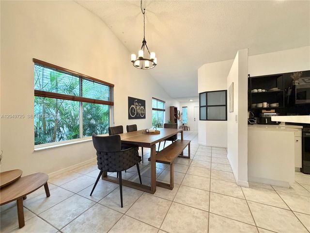 1333 Majesty Ter, Weston, FL 33327