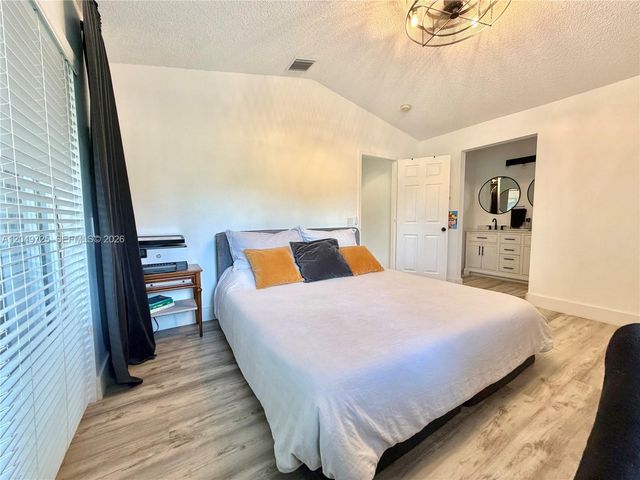 1333 Majesty Ter, Weston, FL 33327