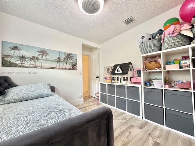 1333 Majesty Ter, Weston, FL 33327