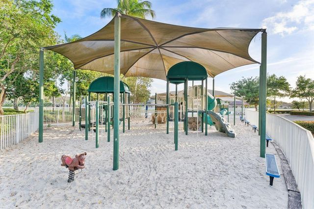 1333 Majesty Ter, Weston, FL 33327