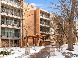 5900 OAKWOOD Drive 1E, Lisle, IL 60532