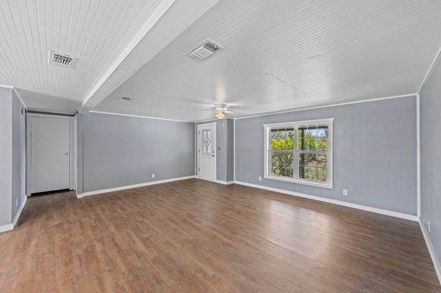 103 S Twombly Dr, Kerrville, TX 78028