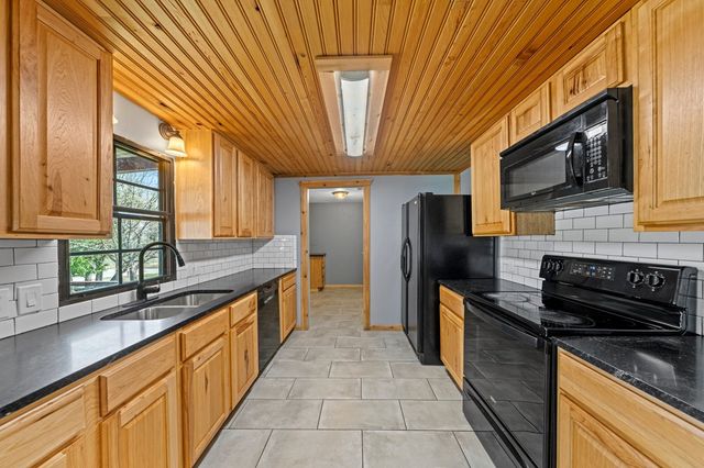 103 S Twombly Dr, Kerrville, TX 78028