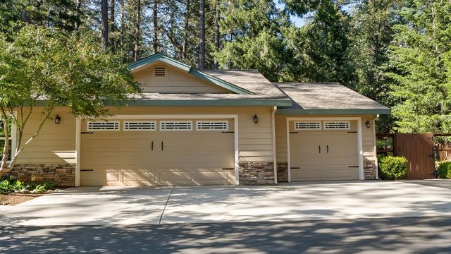 5827 Silverleaf Dr, Foresthill, CA 95631