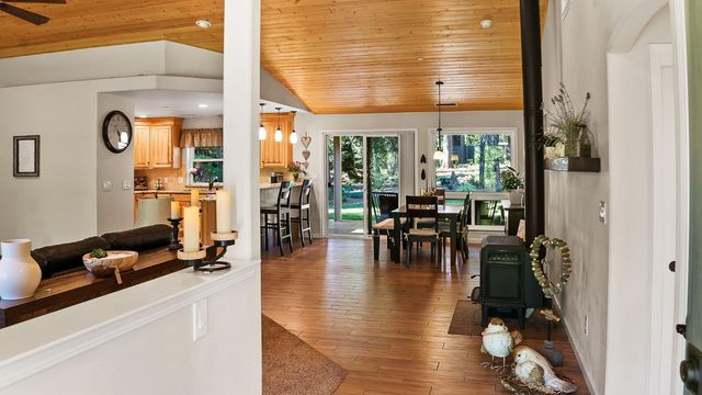 5827 Silverleaf Dr, Foresthill, CA 95631
