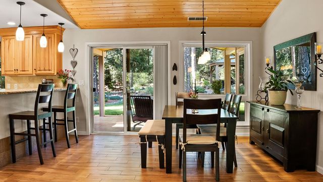 5827 Silverleaf Dr, Foresthill, CA 95631
